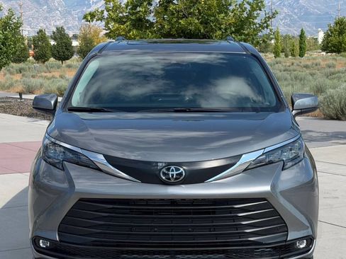 Used 2026 Toyota Sienna XLE FWD image 2