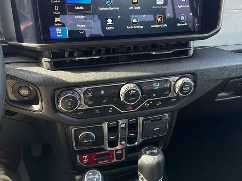 Used 2024 Jeep Wrangler Willys image 14