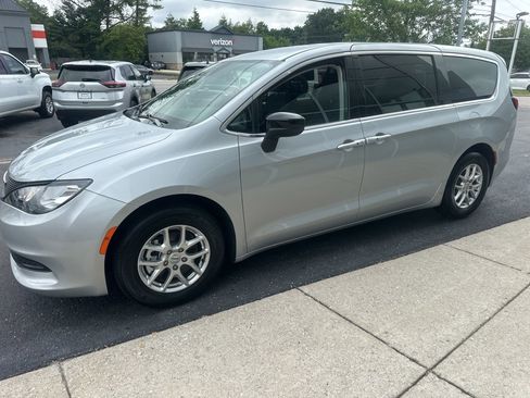 Used 2024 Chrysler Voyager LX FWD image 6