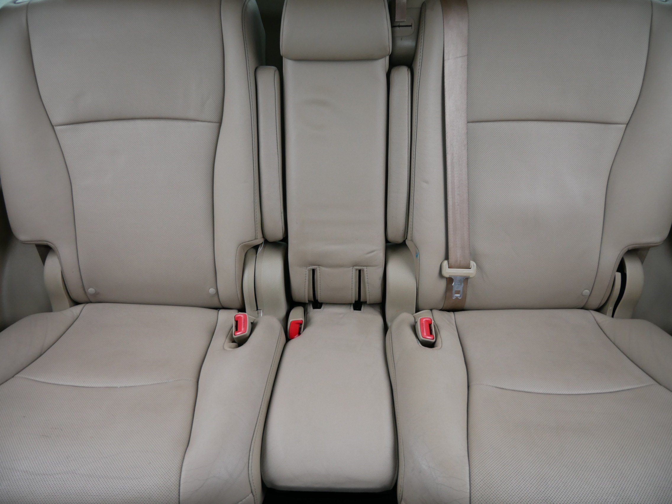 Used 2012 Toyota Highlander Limited w/ Tow Pkg AWD/4WD image 13