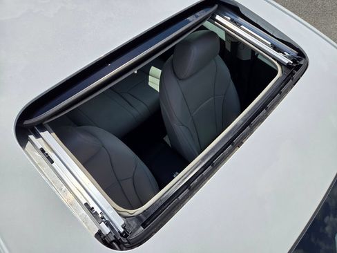 Used 2023 Honda Accord EX image 11