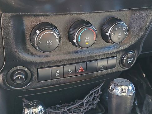 Used 2013 Jeep Wrangler Unlimited Sahara w/ Dual Top Group AWD/4WD image 19
