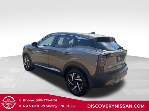 Certified 2025 Nissan Kicks SV FWD image 8