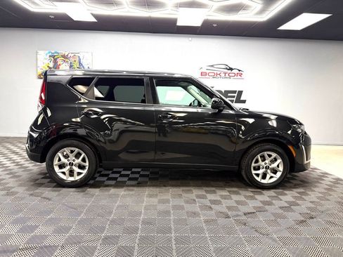 Used 2023 Kia Soul LX w/ Option Group 015 FWD image 17