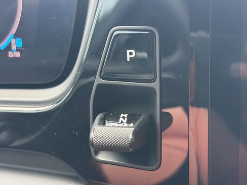 Certified 2025 Porsche Cayenne Coupe AWD/4WD image 28