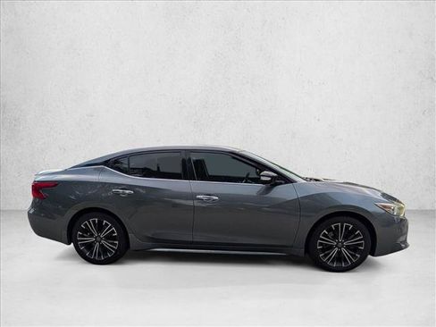 Used 2017 Nissan Maxima 3.5 SV w/ Dynamic Package FWD image 4