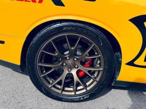 Used 2018 Dodge Challenger SRT Hellcat RWD image 9