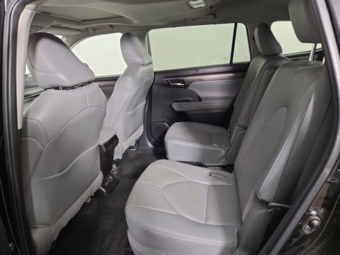 Used 2024 Toyota Highlander Limited image 15