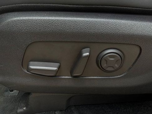 Used 2026 Kia Carnival FWD image 11