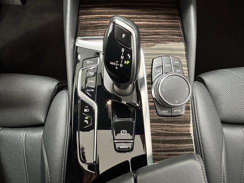 Used 2023 BMW 530e xDrive w/ Premium Package image 24