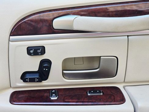 Used 2003 Lincoln Town Car Cartier image 99