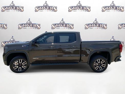 Used 2024 GMC Sierra 1500 AT4 w/ Technology Package AWD/4WD image 5