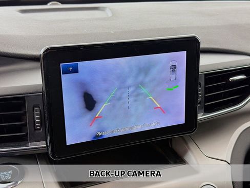 Used 2022 Ford Explorer XLT w/ Equipment Group 202A AWD/4WD image 4
