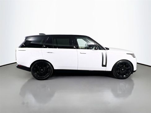 Used 2022 Land Rover Range Rover Long Wheelbase SE image 4