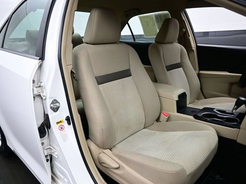Used 2014 Toyota Camry LE FWD image 13