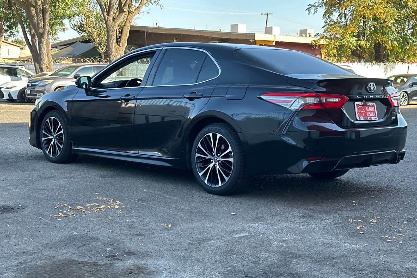 Used 2018 Toyota Camry SE FWD image 7