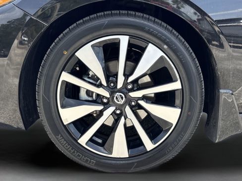 Used 2022 Nissan Sentra SV w/ SV Premium Package FWD image 32