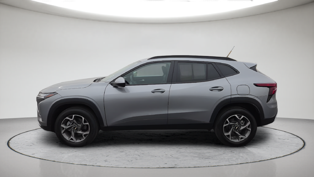 Used 2025 Chevrolet Trax LT w/ LT Convenience Package FWD image 11