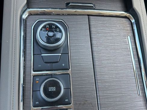 Used 2024 Ford Expedition Limited AWD/4WD image 17