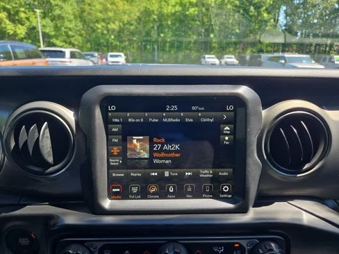 Used 2023 Jeep Wrangler Unlimited w/ Sun & Screen Package AWD/4WD image 26