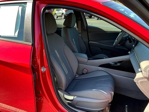 Used 2023 Hyundai Elantra SEL image 28