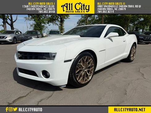 Used 2013 Chevrolet Camaro LT RWD image 3