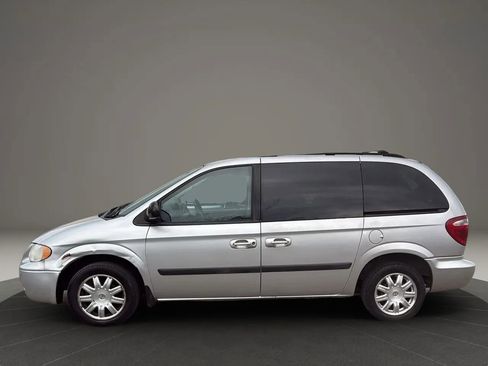Used 2007 Chrysler Town & Country w/ Popular Equipment Group I image 12