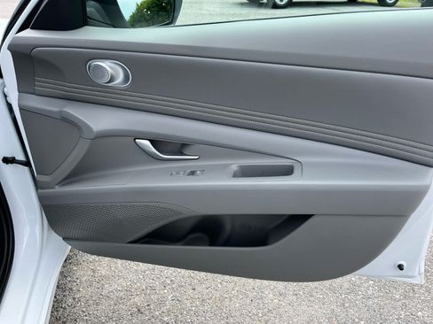 Used 2025 Hyundai Elantra SEL FWD image 32