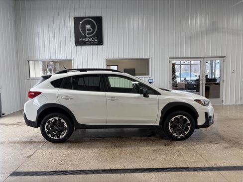 Used 2023 Subaru Crosstrek 2.0i image 3