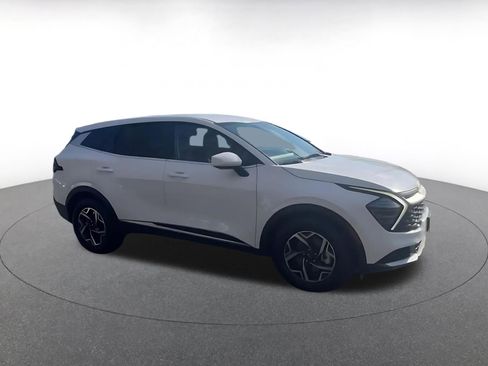 Used 2025 Kia Sportage LX image 2