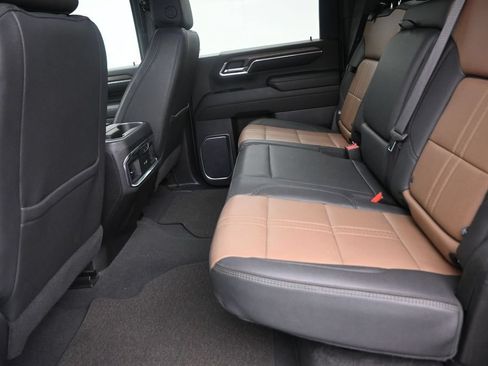Used 2024 Chevrolet Silverado 2500 High Country AWD/4WD image 15