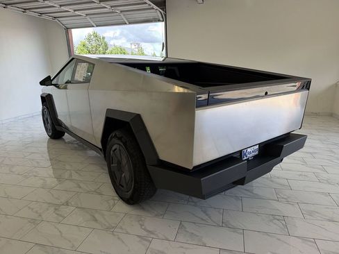 Used 2025 Tesla Cybertruck AWD Crew Cab image 6