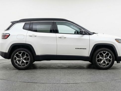 Used 2025 Jeep Compass Limited AWD/4WD image 11