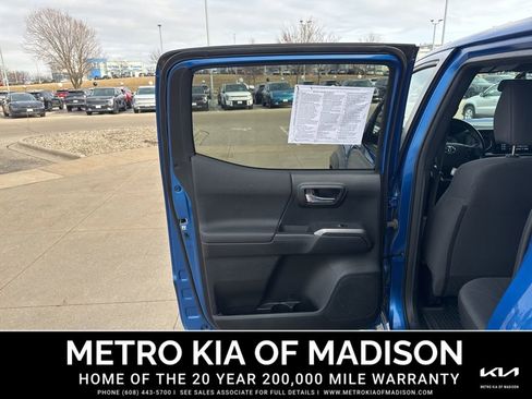 Used 2016 Toyota Tacoma TRD Off-Road w/ Premium & Technology Package image 24