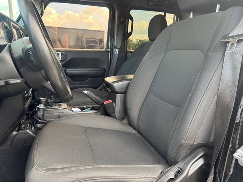 Used 2018 Jeep Wrangler Unlimited Sport S AWD/4WD image 12