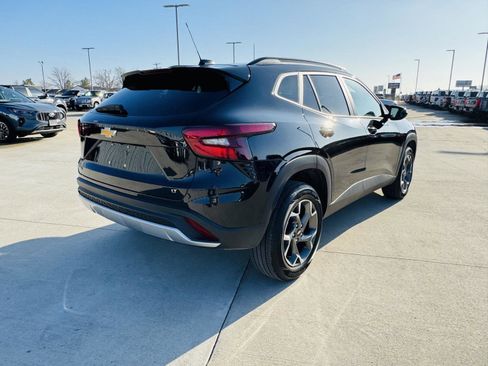 Used 2025 Chevrolet Trax LT w/ LT Convenience Package image 35
