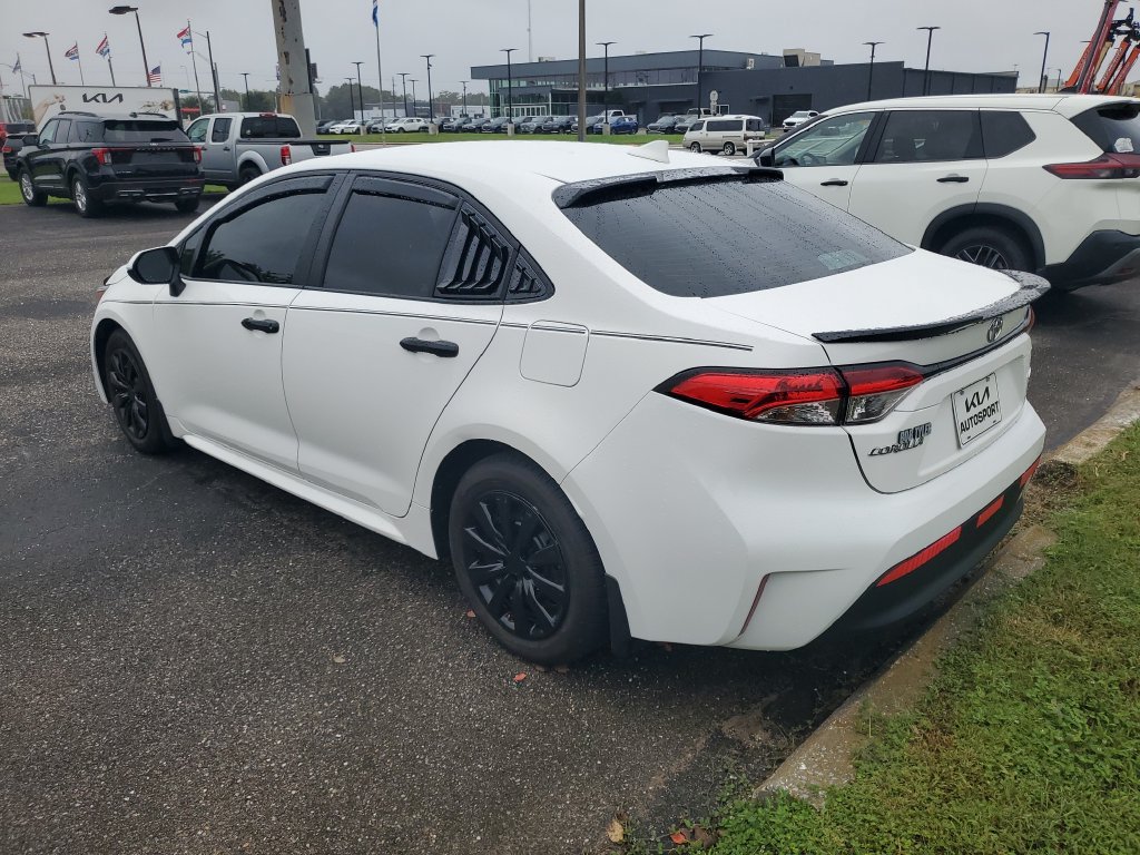 Used 2025 Toyota Corolla LE FWD image 3