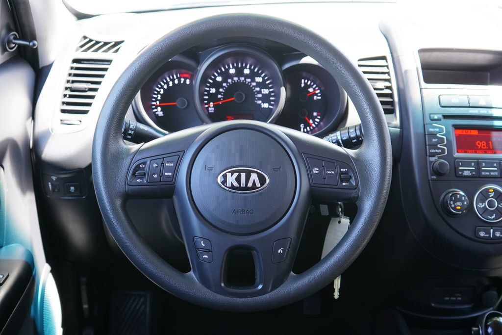 Used 2013 Kia Soul FWD image 12