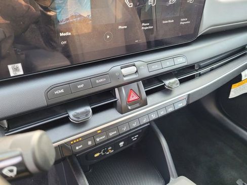Used 2025 Kia K4 LXS image 16