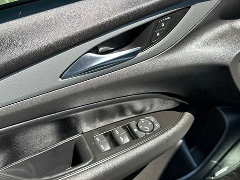 Used 2018 Buick Regal Preferred w/ Sights and Sounds Package AWD/4WD image 7