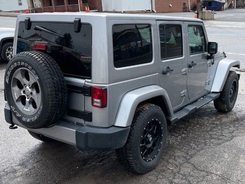 Used 2018 Jeep Wrangler Unlimited Sahara w/ Connectivity Group image 10
