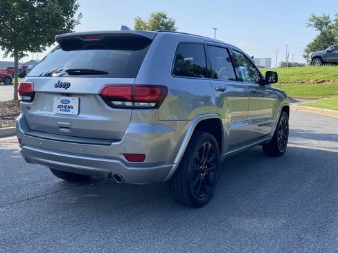 Used 2021 Jeep Grand Cherokee Laredo X RWD image 3