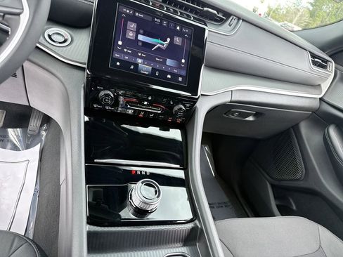 New 2026 Jeep Grand Cherokee Laredo AWD/4WD image 19