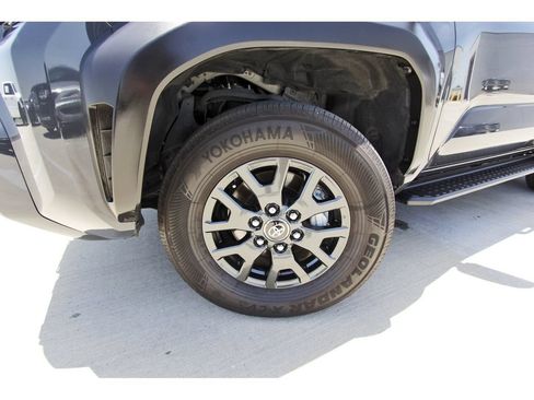 Used 2025 Toyota 4Runner SR5 AWD/4WD image 30
