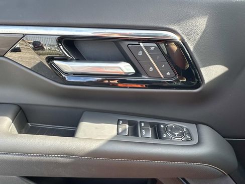 New 2026 Chevrolet Suburban Premier image 21