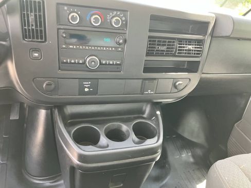 Used 2015 GMC Savana 3500 RWD image 17