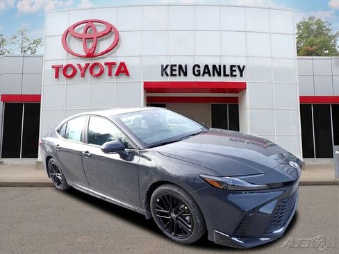 New 2026 Toyota Camry SE image 1
