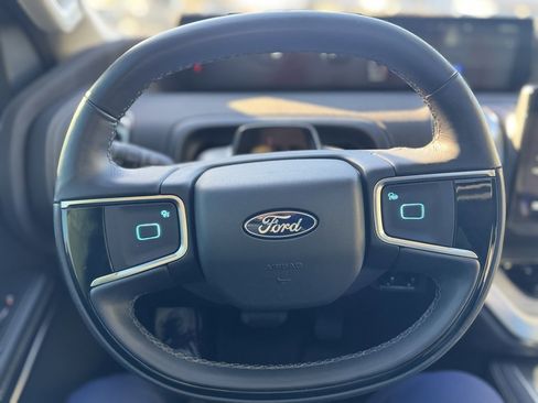 Used 2025 Ford Expedition Max Platinum w/ Driver's Package image 13