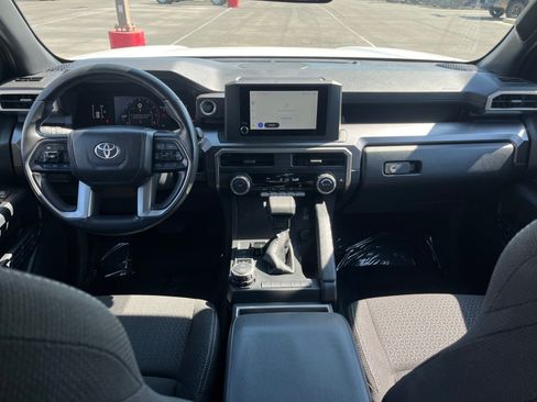 Used 2025 Toyota 4Runner SR5 AWD/4WD image 25