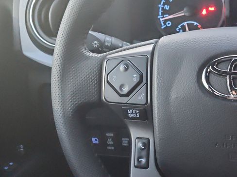 Used 2023 Toyota Tacoma TRD Off-Road image 15